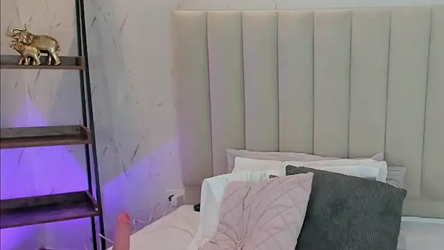 ViolettaRousee  online show from April 2026 10:45:02 PM