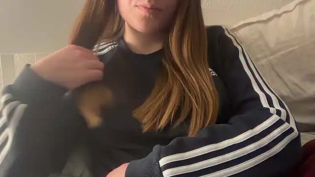 Lucyschickt online show from February 2026 05:45:02 PM