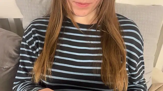 Lucyschickt online show from June 2026 07:14:01 PM