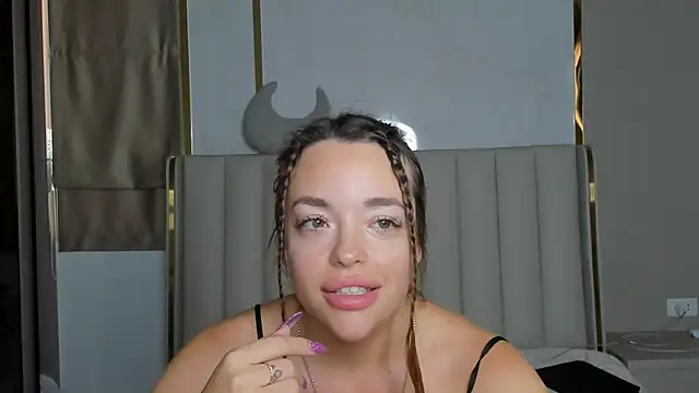 stellaa quenn online show from February 2026 12:14:02 AM