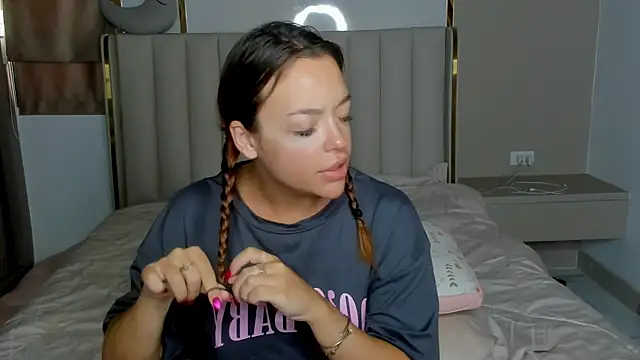 stellaa quenn online show from April 2026 12:12:01 AM