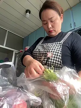 Youyou 12 online show from April 2026 12:52:01 AM