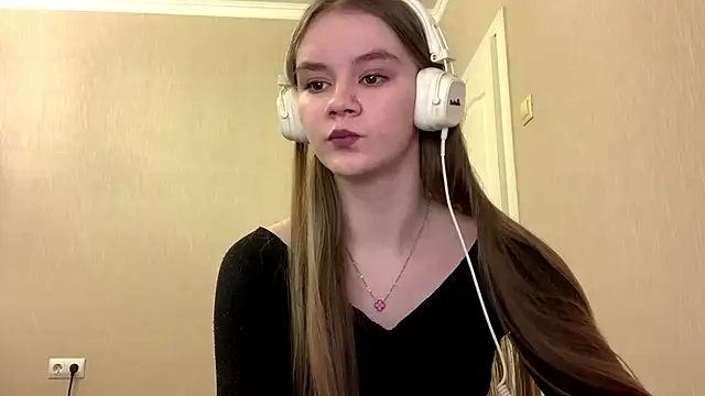 Snapshot of AgnesShy_ chatting on February 2026 07:20:01 AM AgnesShy online show from February 2026 07:20:01 AM