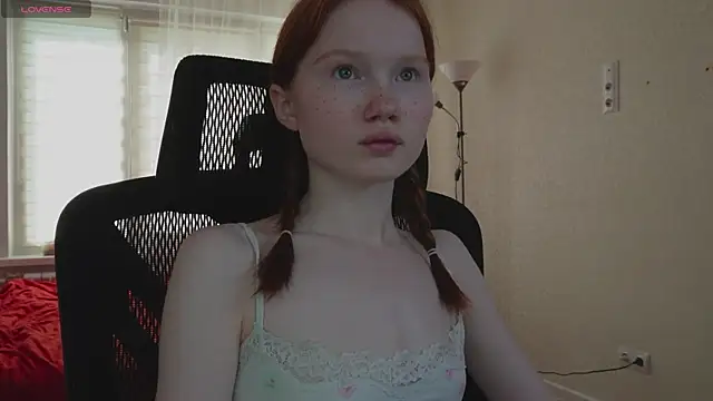 Snapshot of Nellie_baby chatting on June 2026 05:23:02 AM Nellie baby online show from June 2026 05:23:02 AM