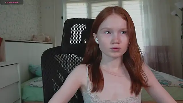 Snapshot of Nellie_baby chatting on July 2026 12:25:01 PM Nellie baby online show from July 2026 12:25:01 PM