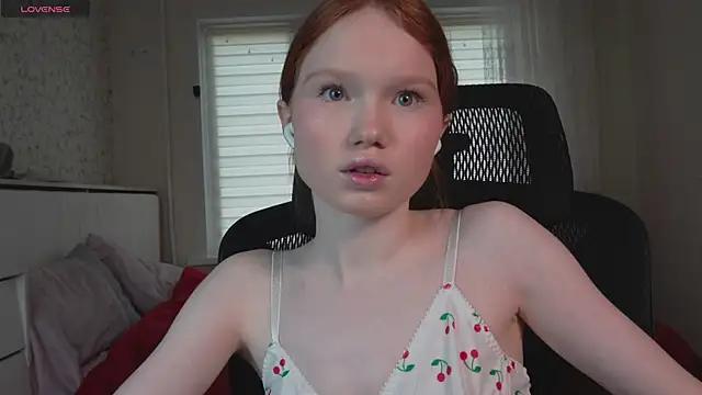Snapshot of Nellie_baby chatting on August 2026 10:53:02 AM Nellie baby online show from August 2026 10:53:02 AM