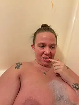 lickablelynn87 online show from March 2026 01:57:01 AM