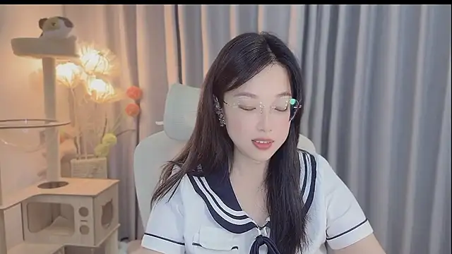 Snapshot of Yumi_yuni chatting on May 2026 02:33:02 PM Yumi yuni online show from May 2026 02:33:02 PM