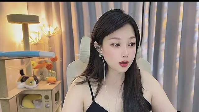 Snapshot of Yumi_yuni chatting on June 2026 01:24:01 PM Yumi yuni online show from June 2026 01:24:01 PM