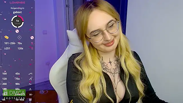 Snapshot of AdeLuna chatting on May 2026 09:45:02 PM AdeLuna online show from May 2026 09:45:02 PM