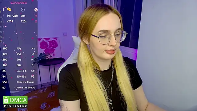 Snapshot of AdeLuna chatting on May 2026 09:45:01 PM AdeLuna online show from May 2026 09:45:01 PM