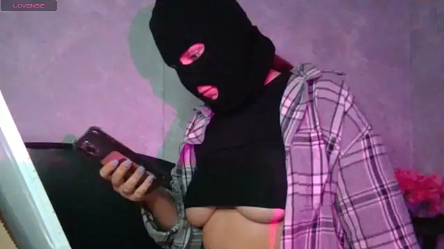 Snapshot of YenMoore chatting on February 2026 08:19:01 AM YenMoore online show from February 2026 08:19:01 AM