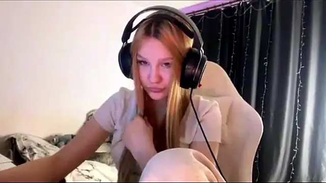 axin burnell online show from March 2026 06:02:02 PM