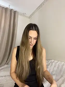 Alyxra online show from March 2026 07:47:02 AM