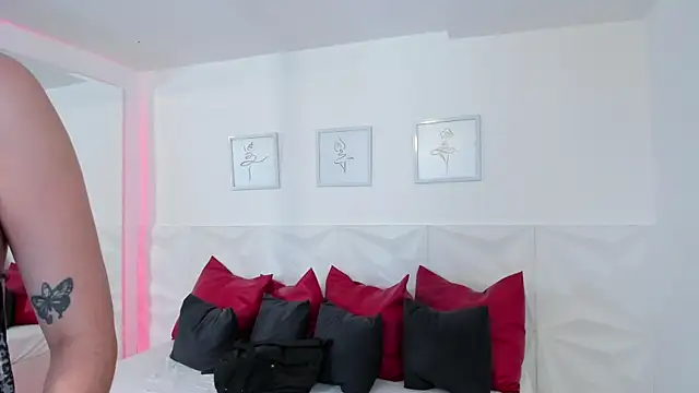 Snapshot of naomi_amoretti chatting on February 2026 04:34:02 PM naomi amoretti online show from February 2026 04:34:02 PM