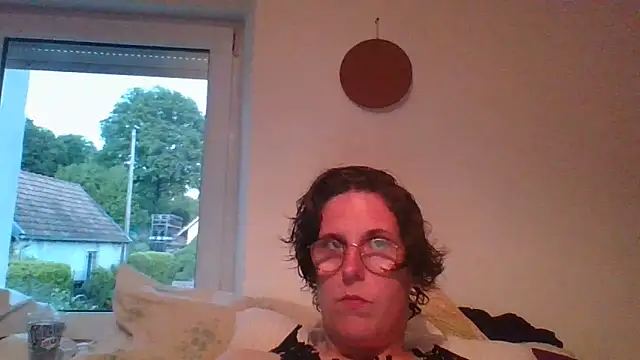 OIseauNoir88 online show from May 2026 07:09:02 PM