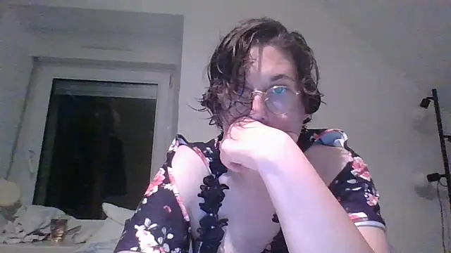 OIseauNoir88 online show from May 2026 08:04:02 PM