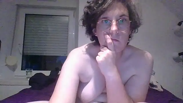 OIseauNoir88 online show from May 2026 07:43:02 PM