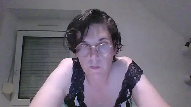 OIseauNoir88 online show from May 2026 08:03:02 PM