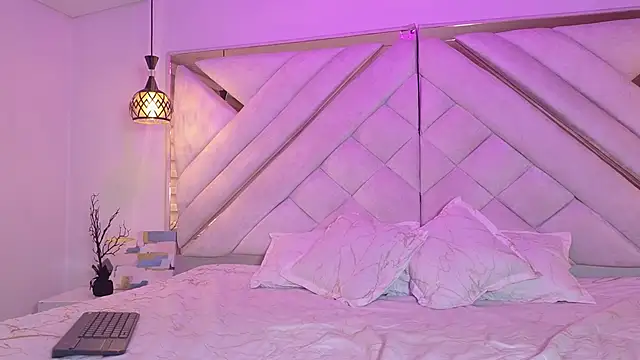 nilaynoa online show from February 2026 12:12:01 PM