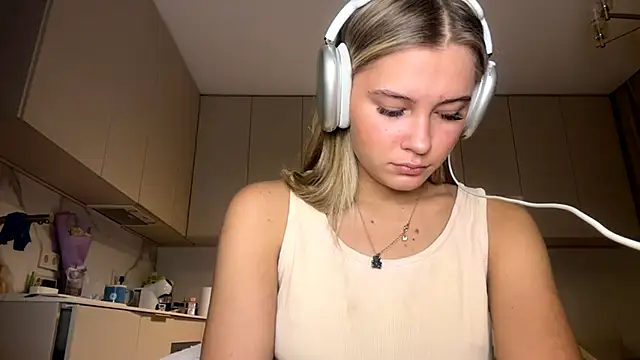 Snapshot of SeveralDip chatting on March 2026 03:21:01 AM SeveralDip online show from March 2026 03:21:01 AM