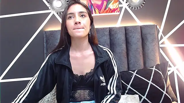 Vaiolletcooper online show from April 2026 04:14:01 PM