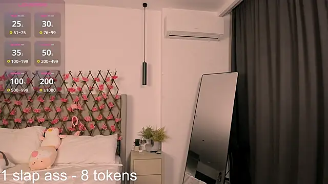 Luna Starlight online show from March 2026 10:06:01 PM