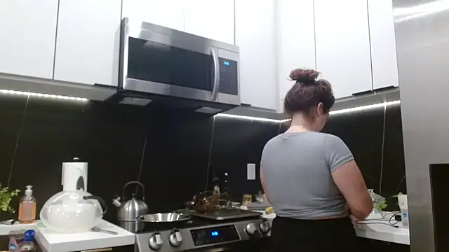 HazelSkyesChat online show from April 2026 01:39:02 PM