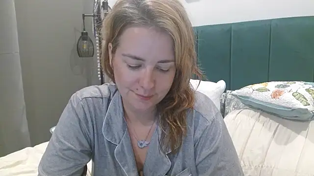 Snapshot of HazelSkyesChat chatting on July 2026 01:42:01 AM HazelSkyesChat online show from July 2026 01:42:01 AM