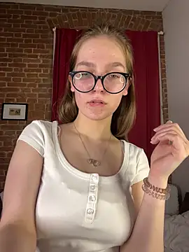 MyKittySayMeow online show from April 2026 10:08:02 PM