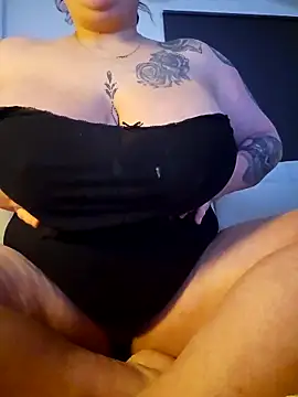 FringedAlmond online show from February 2026 03:38:01 PM