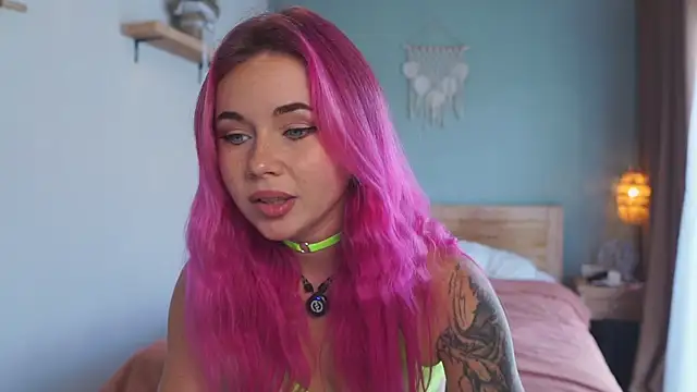 Sarah Pink online show from December 2025 12:20:02 AM