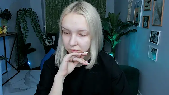 MaoqiBeverly online show from April 2026 05:02:02 AM