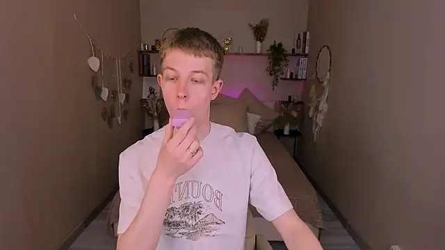 Snapshot of Dylan_Norton chatting on May 2026 09:13:01 PM Dylan Norton online show from May 2026 09:13:01 PM