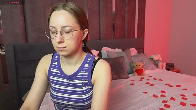 LillAlice online show from February 2026 12:48:01 AM