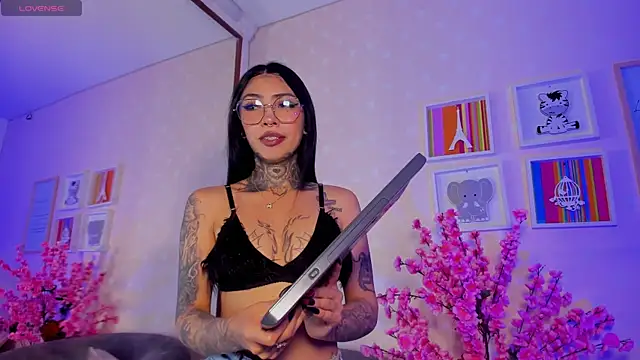 Ashley Blum  online show from April 2026 12:04:01 PM