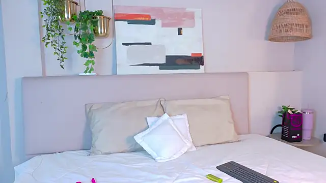 VioletBloomm online show from February 2026 11:36:01 AM