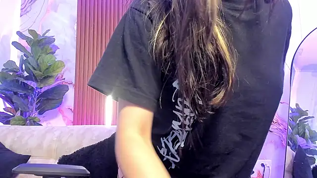 Giselle Laurens  online show from June 2026 02:45:02 PM