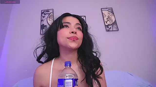 Snapshot of loveegirll1 chatting on April 2026 02:48:02 AM loveegirll1 online show from April 2026 02:48:02 AM