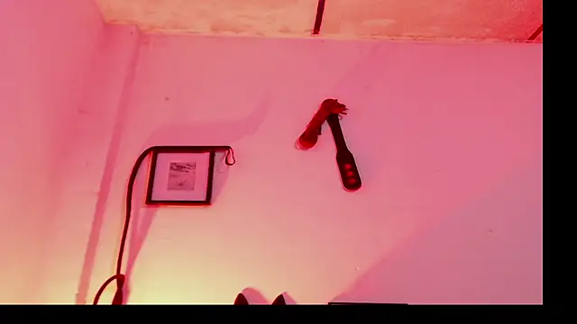 Snapshot of Girl_Bondage chatting on May 2026 01:07:01 PM Girl Bondage online show from May 2026 01:07:01 PM