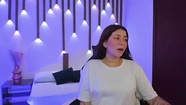 charlottee27  online show from April 2026 02:29:02 AM