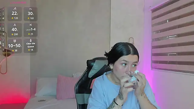 charlottee27  online show from June 2026 08:14:02 PM