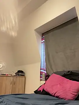 LeonieClaire online show from March 2026 12:01:01 PM