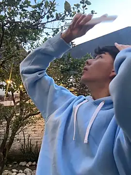 noah lewiss online show from March 2026 11:23:01 PM