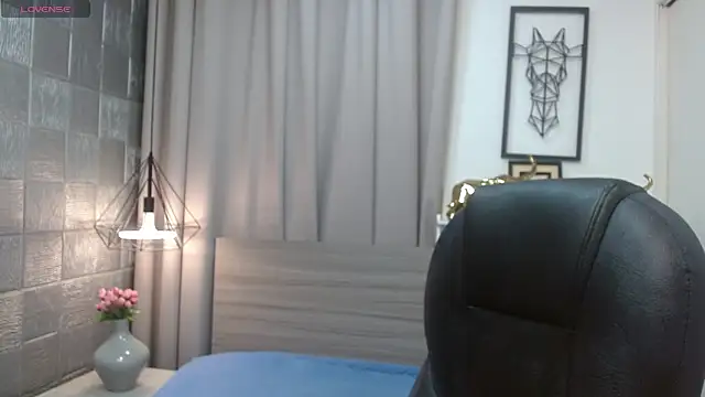 JDWhite18 online show from April 2026 03:24:01 AM