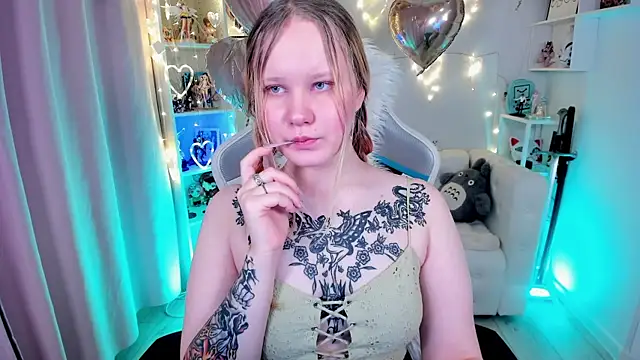 AnnieVibe online show from February 2026 06:15:02 PM