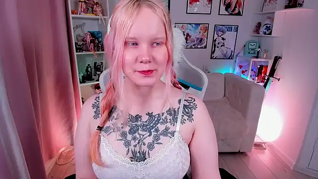 AnnieVibe online show from April 2026 05:40:02 PM