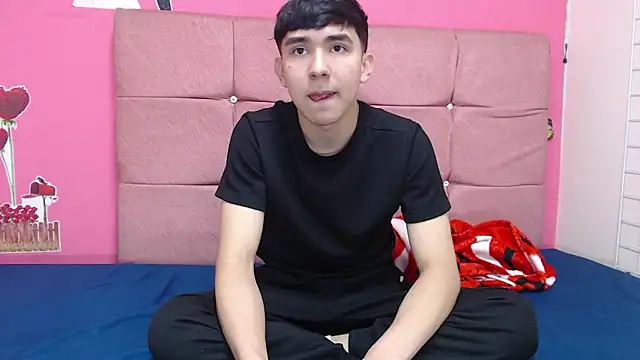 massimoferrera303av online show from February 2026 06:26:01 PM