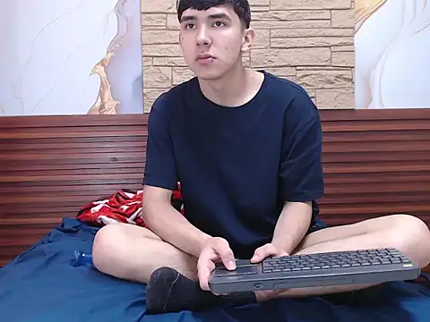 massimoferrera303av online show from February 2026 06:52:02 PM