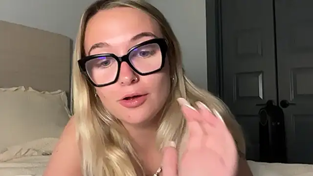 Snapshot of kelseyblu chatting on May 2026 11:03:01 PM kelseyblu online show from May 2026 11:03:01 PM